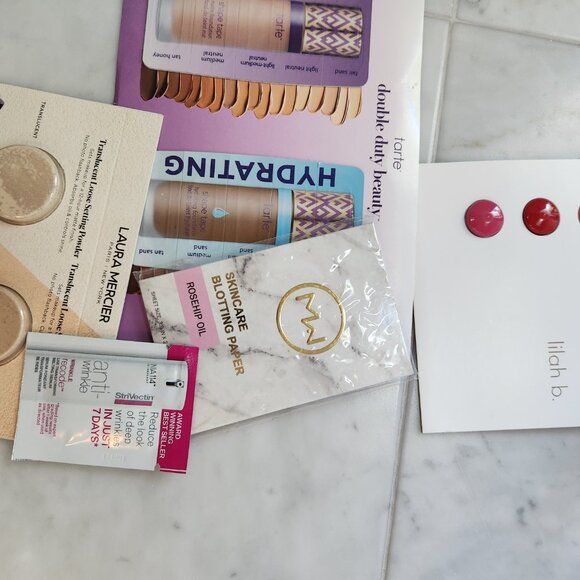 Big box of cruelty free samples, many Strivectin delux size, high end brands - Picture 4 of 5
